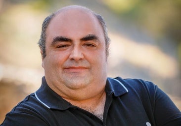 Custodio, el escritor que rompe estereotipos: «Parece que si has sido agricultor, ya no puedes hacer otra cosa»